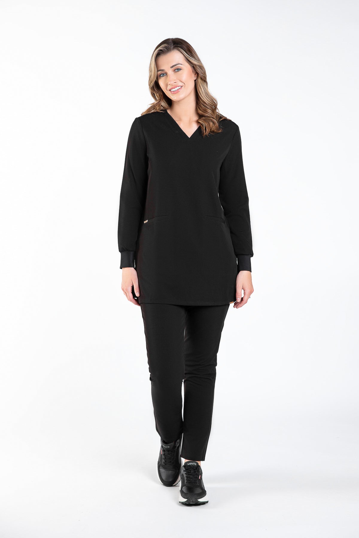 Cosa Women's Long Sleeves V Neck Top