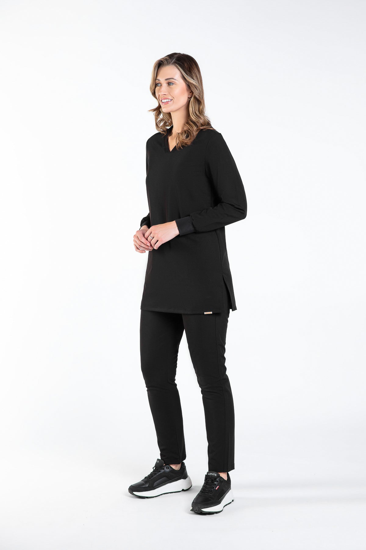 Cosa Women's Long Sleeves V Neck Top