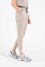 Load image into Gallery viewer, Yugen Womens Jogger Scrub pants
