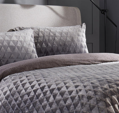 Geometric Reversible Teddy Duvet Set